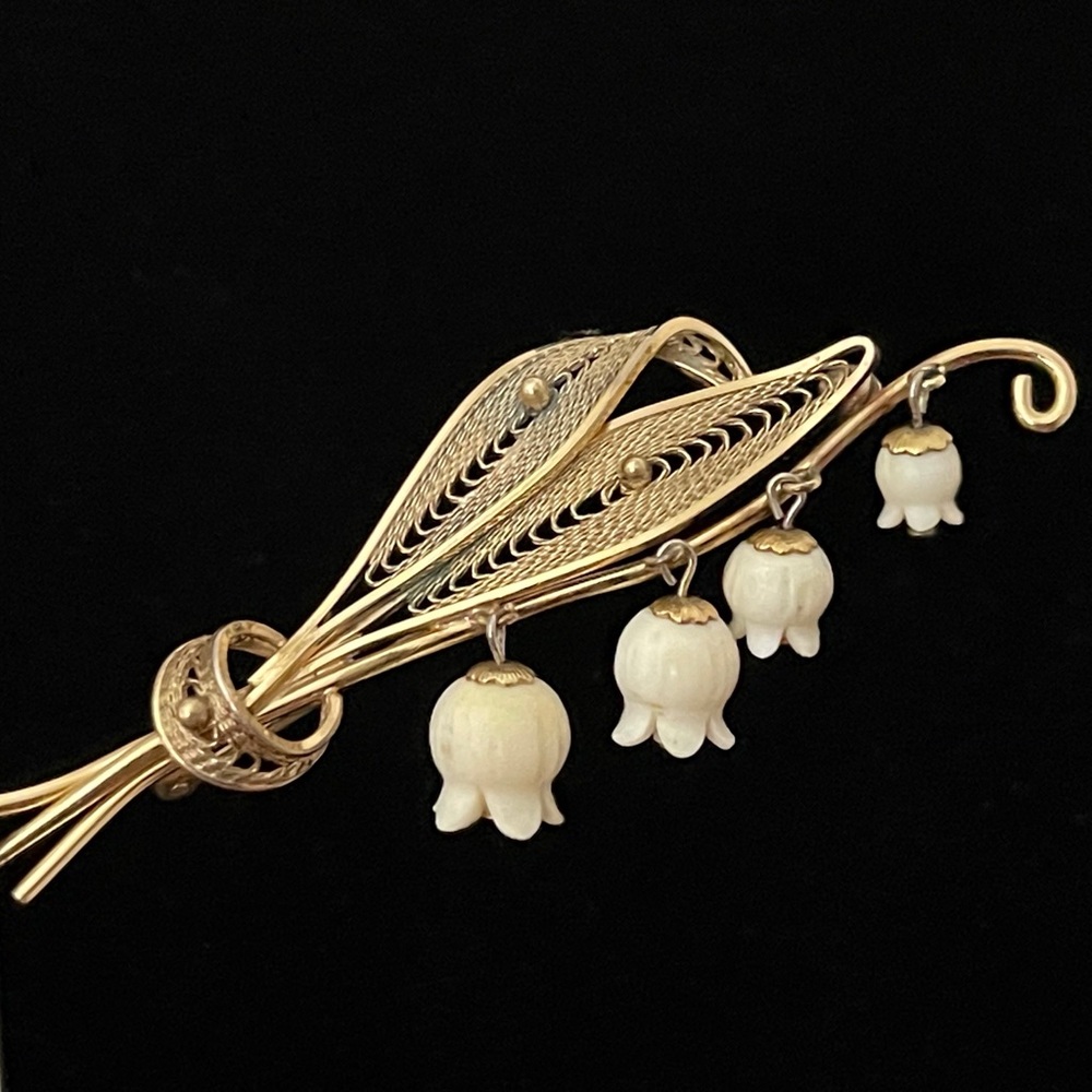 Vintage gold filled brooch.